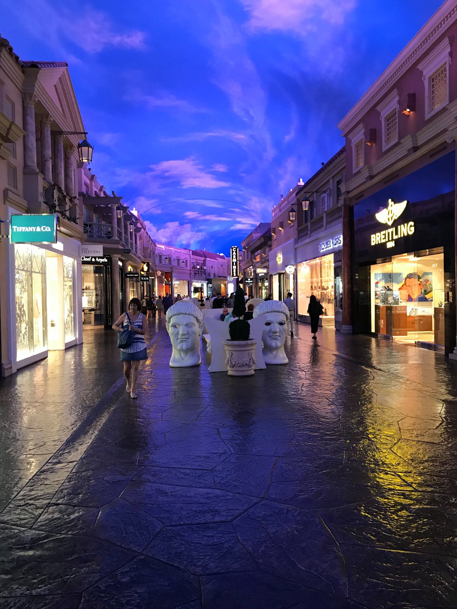 Forum Shops walkway